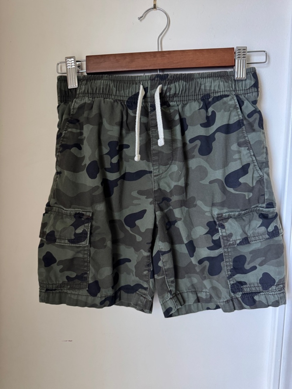 Old Navy Boys Camo Cargo Shorts - Olive & Dark Green Size Large (10-12)